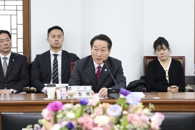 4일 인천 중구에 연두방문한 유정복 시장. 연합뉴스