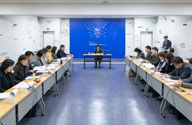 최혜민 광명시 부시장이 5일 오전 시청 중회의실에서 열린 '2026년 설 연휴 종합대책 보고회'를 주재하고 있다. 광명시 제공