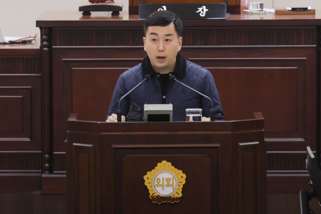 김동민 부평구의원(더불어민주당·나선거구)이 6일 열린 제274회 부평구의회 임시회 제2차 본회의에서 자유발언을 하고 있다. 부평구의회 제공