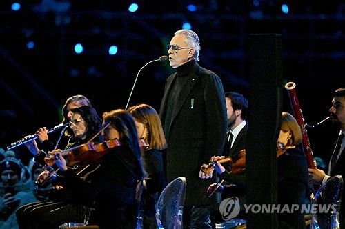 동계올림픽 개회식에서 열창하는 보첼리. 연합뉴스