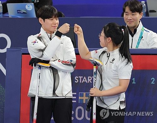 정영석(왼쪽)-김선영. 연합뉴스