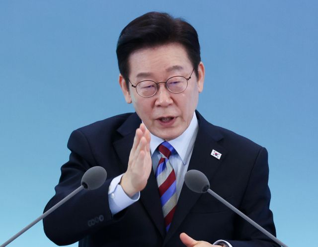 이재명 대통령이 지난 6일 창원 성산구 창원컨벤션센터에서 열린 '경남의 마음을 듣다' 타운홀미팅 간담회에서 발언하고 있다. 연합뉴스