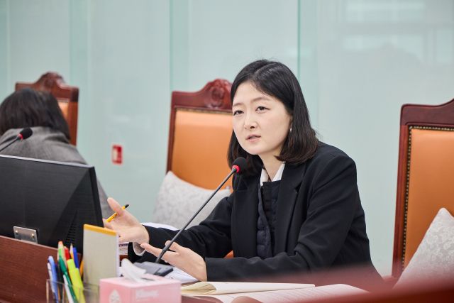 경기도의회 장윤정 의원이 학교 급식시설에 설치된 경기도형 환기설비 성능을 전면 점검의 필요성을 제기했다. 장 의원 측 제공