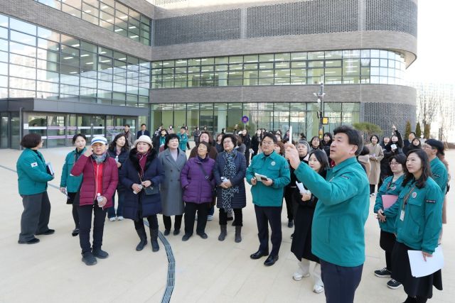 방세환 광주시장이 경기도 최대 규모의 아동 복합문화시설인 ‘광주시아이바른성장센터’ 개관을 앞두고 현장 점검을 실시했다. 광주시 제공