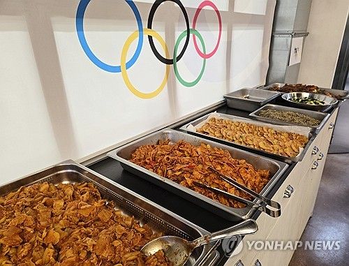 급식 지원센터에서 만든 다양한 반찬. 연합뉴스