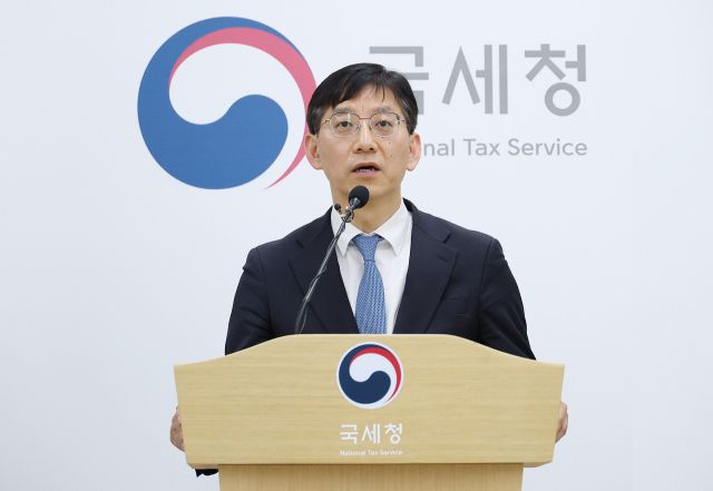 안덕수 국세청 조사국장이 9일 정부세종청사 국세청 기자실에서 민생 침해 탈세자 업체에 대한 세무조사 결과를 브리핑하고 있다. 국세청 제공