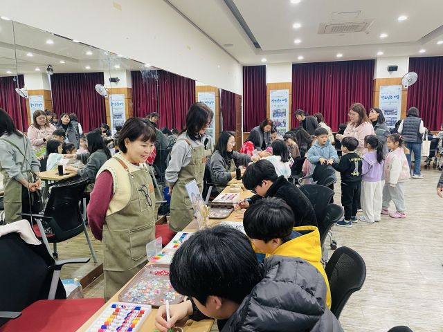 시흥시 정왕2동 주민자치회의 '산소심는 마을' 성과공유회 모습. 시흥시 제공
