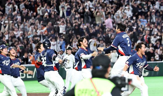 9일 일본 도쿄돔에서 열린 2026 월드베이스볼클래식(WBC) C조 조별리그 최종전 대한민국과 호주의 경기에서 호주를 꺾고 8강 진출을 확정한 한국 대표팀이 기뻐하고 있다. 연합뉴스