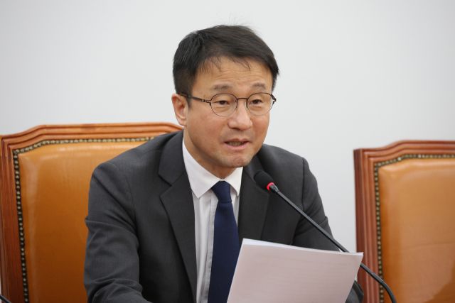 더불어민주당 한병도 원내대표가 10일 국회에서 열린 원내대책회의에서 발언하고 있다. 연합뉴스