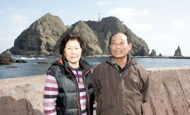 독도 주민 김신열씨(왼쪽)와 김성도씨. 연합뉴스