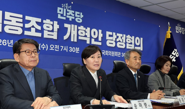 송미령 농림축산식품부 장관이 11일 국회 의원회관에서 열린 농업협동조합 개혁안 당정 협의에서 발언하고 있다. 연합뉴스