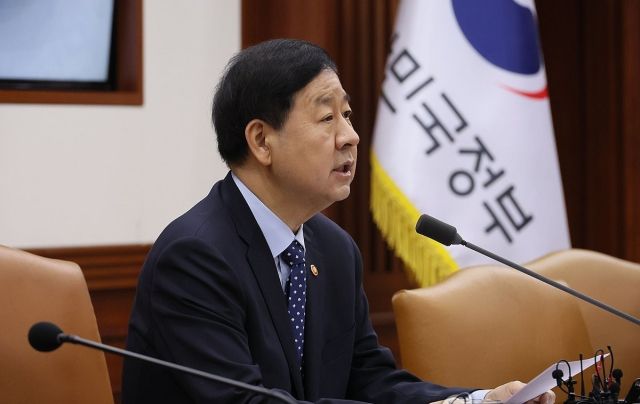 구윤철 부총리 겸 재정경제부 장관이 11일 서울 종로구 정부서울청사에서 열린 비상경제장관회의에서 발언하고 있다. 연합뉴스