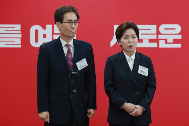 6·3 지방선거 경기도지사에 도전하는 함진규 전 한국도로공사 사장과 국민의힘 양향자 최고위원이 지난 10일 서울 영등포구 여의도 국민의힘 중앙당사에서 열린 광역단체장 후보 면접을 마치고 취재진 질문에 답하고 있다. 연합뉴스