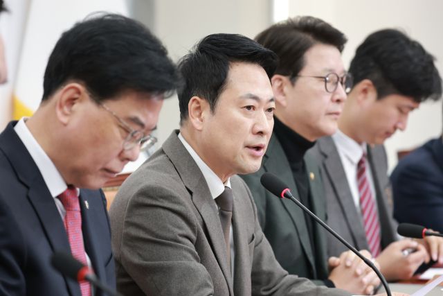 국민의힘 장동혁 대표가 12일 서울 여의도 국회에서 열린 최고위원회의에서 발언하고 있다. 연합뉴스