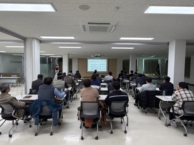 지난 9일 연성동 행정복지센터에서 비산먼지 특별관리공사장 41곳을 대상으로 간담회를 개최했다. 시흥시 제공