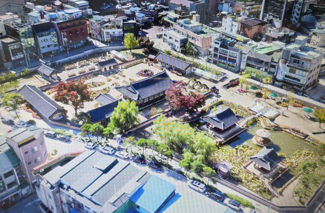 여주목관아 청심루복원추진위 학술세미나에서 인근 원주감영 복원사례를 강의하기 위해 박광식 원주시역사박물관 학예실장이 마련한 항공촬영된 원주감영 사진. 박광식 실장 사진제공