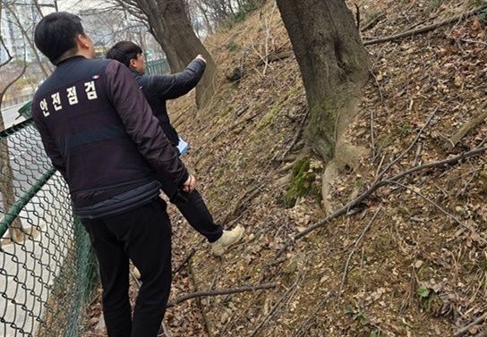 안산시가 자연재난에 대비해 11일 인명피해 우려 지역을 중심으로 현장 점검에 나섰다. 안산시 제공