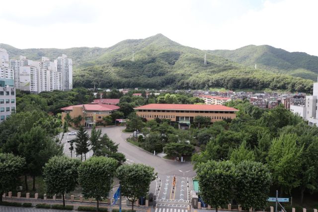 군포시 산본동 노른자위 땅에 위치한 서울시 소유 서울남부기술교육원 전경. 군포시 제공