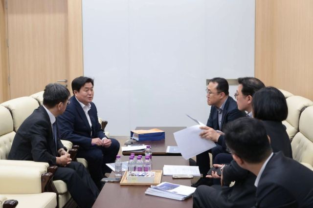 시흥시가 경기도가 추진하는 ‘피지컬 AI 확산센터 구축 사업’ 공모에 도전하며 제조업 혁신 거점 확보에 나섰다. 임병택 시장 SNS