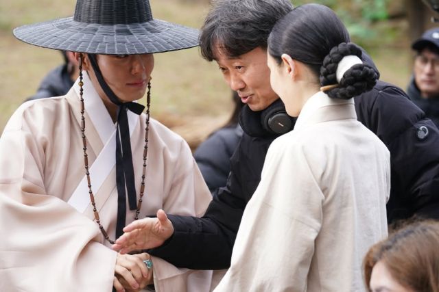 왼쪽부터 배우 박지훈, 장항준 감독, 배우 전미도. 쇼박스 인스타그램 캡처