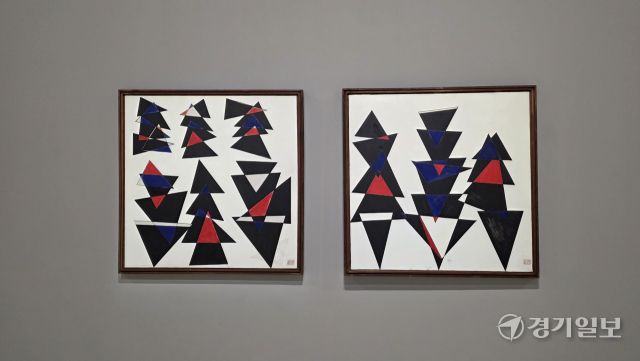 김윤신 작가의 ‘지향적 염원’ 시리즈. 1970년대 초 김윤신은 조각과 함께 역동적인 도형의 기하학적 추상회화를 적극 시도했다. 이나경기자