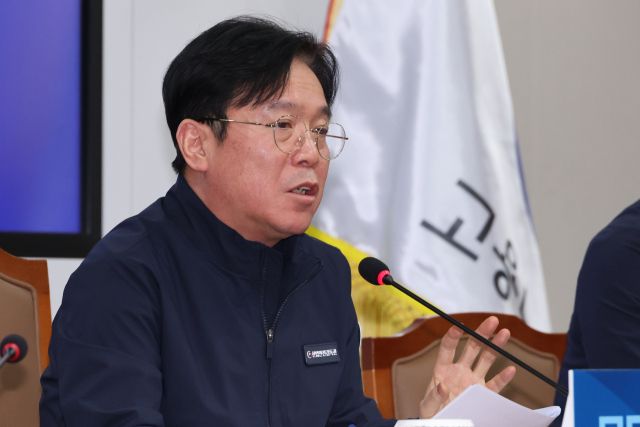 김영훈 고용노동부 장관이 16일 세종시 정부세종청사에서 열린 '산업안전 강화 기관장 회의'를 주재하고 있다. 연합뉴스