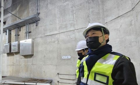 화성특례시 효행구 관계자들이 시설을 점검하고 있다. 효행구 제공