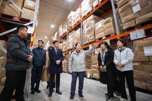 별내동 창고시설을 현장 점검 중인 주광덕 시장. 남양주시 제공