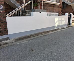 경기도의 소규모 노후주택 집수리 지원사업을 통한 담장보수 공사 후 모습. 경기도 제공