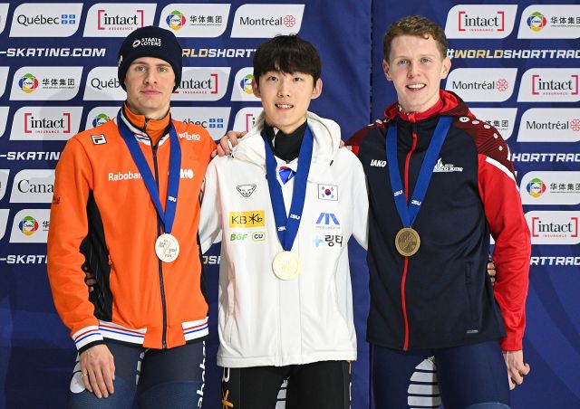 남자 1000m에서 금메달을 따낸 임종언(가운데) AP=연합뉴스