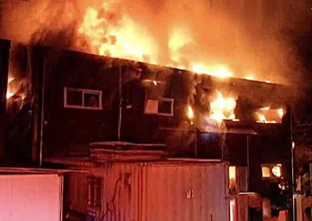 화성 우정읍 자동차 배터리 판매점 화재현장. 경기도소방재난본부 제공