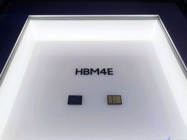 삼성전자 HBM4E 제품 전시 사진. 삼성전자 제공