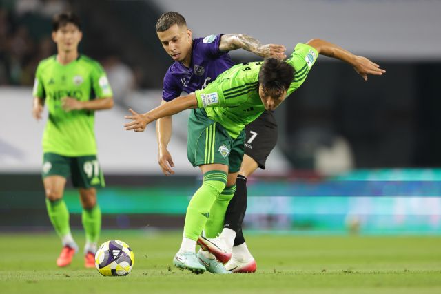 지난 시즌 맞붙은 FC안양과 전북 현대의 경기 장면. 한국프로축구연맹 제공