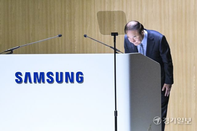 18일 수원특례시 영통구 수원컨벤션센터에서 열린 '제57기 삼성전자 정기주주총회'에서 전영현 디바이스솔루션 부문장(부회장)이 인사말을 하고 있다. 홍기웅기자