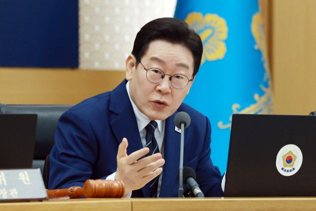 이재명 대통령이 17일 정부세종청사에서 국무회의를 주재하고 있다. 연합뉴스
