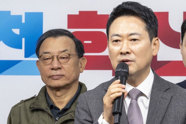 국민의힘 장동혁 대표(오른쪽)와 이정현 공천관리위원장. 연합뉴스