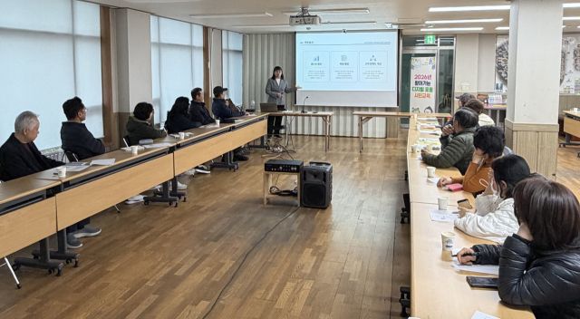 찾아가는 디지털 포용 교육 모습. 과천시 제공