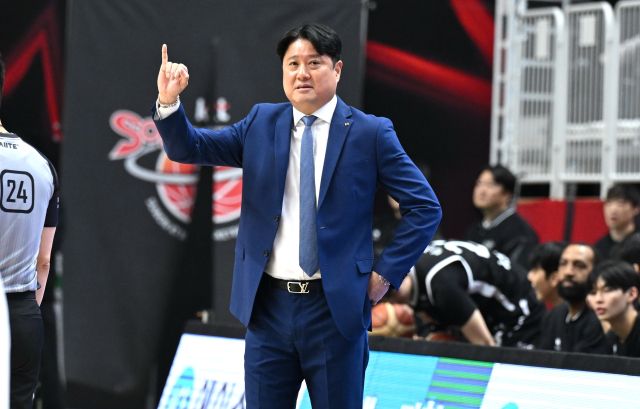 문경은 KT 감독. KBL 제