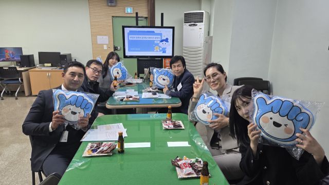 부천시 유튜브 공무원 서포터즈 2기’가 부천시청 스튜디오에서 첫 회의를 열었다. 부천시 제공