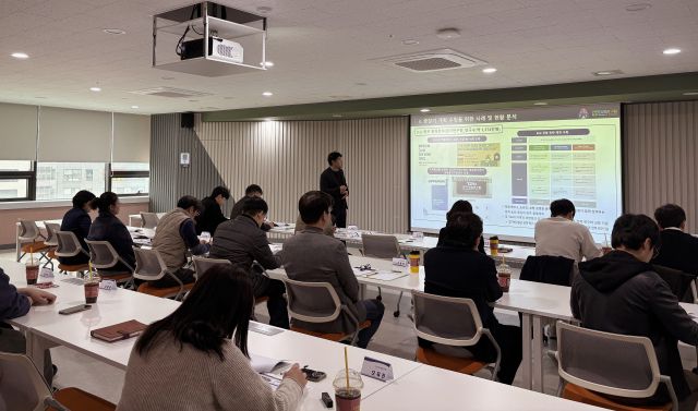 안산미래연구원이 안산미래연구원 중장기 운영계획 수립 및 ESG 기반 연구관리 체계 구축에 따른 연구의 중간 보고회를 개최했다. 안산미래연구원 제공