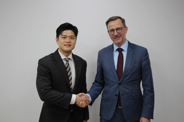 국민의힘 김용태 의원(사진 왼쪽)이 20일 타넬 셉 대사와 협력 방안을 논의했다. 의원실 제공