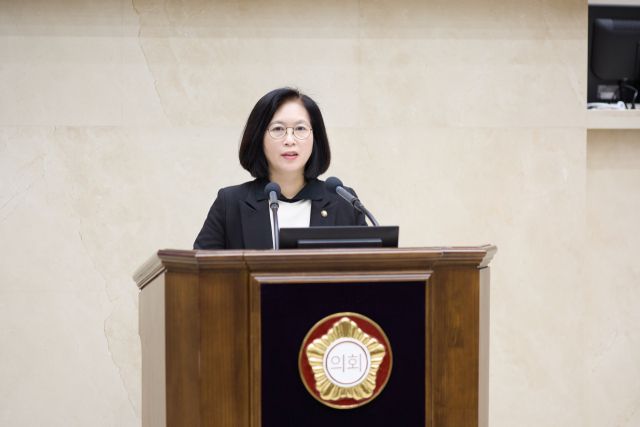 용인특례시의회 이윤미 의원이 20일 열린 제301회 임시회 제2차 본회의에서 5분 자유발언을 하고 있다. 용인특례시의회 제공