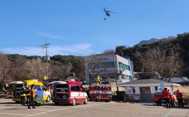 마니산에서 열린 강화군 산불진화 합동훈련 모습. 강화군 제공