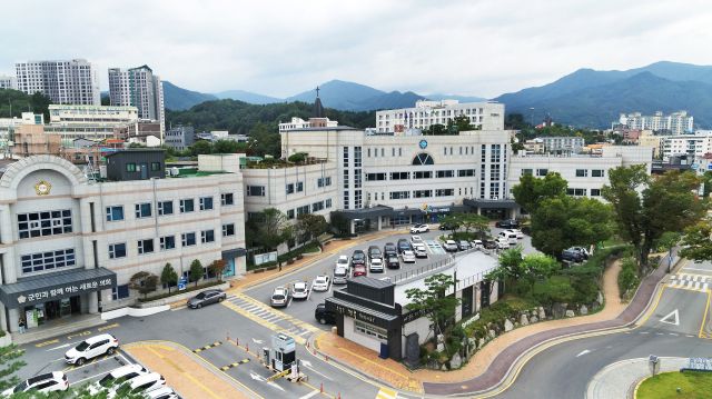 가평군청 전경. 가평군 제공