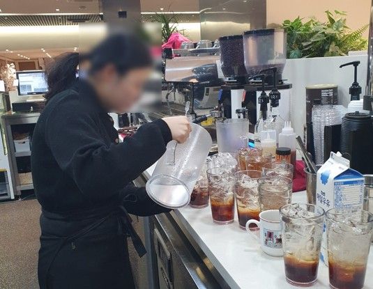 ‘장애인복지일자리사업’을 통해 남양주시 한 카페에서 일하고 있는 모습. 남양주시 제공