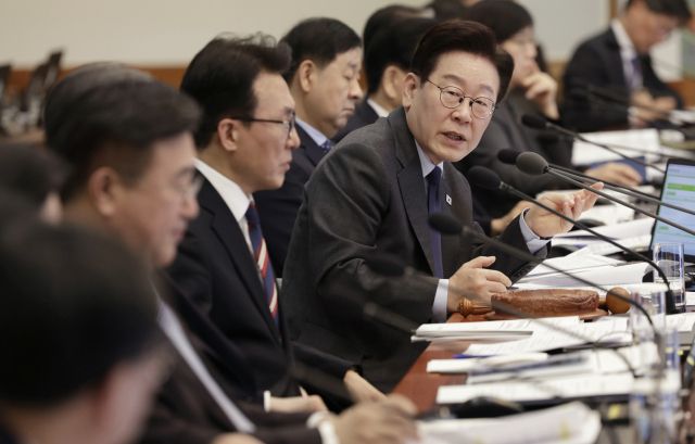 이재명 대통령이 24일 청와대에서 열린 국무회의에서 발언하고 있다. 연합뉴스