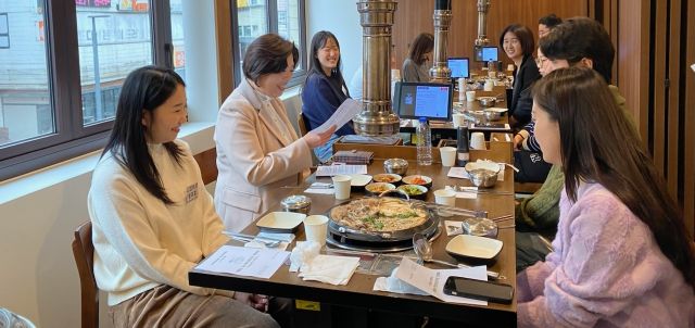 민원담당공무원 소통 간담회 모습. 과천시 제공