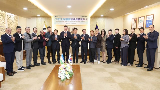 부천시는 25일 우즈베키스탄 청년미래재단 방문단과 면담을 가졌다. 부천시 제공