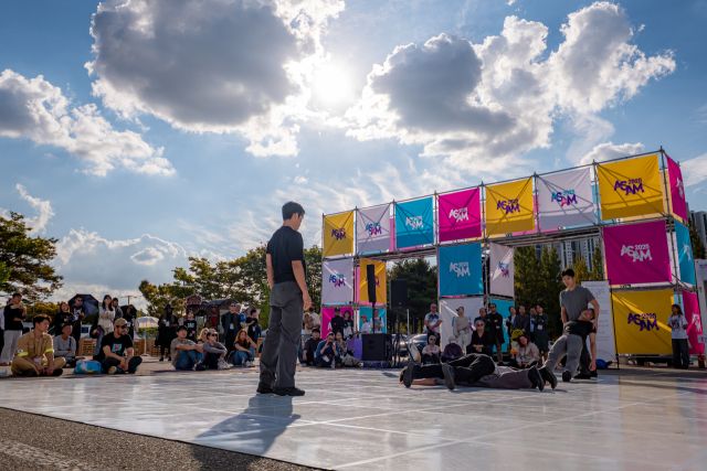 지낞 열린 ‘안산거리예술마켓(ASAM) 멜랑콜리댄스-컴퍼니’ 모습. 안산문화재단 제공