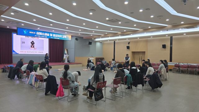 시민 대상 심폐소생술·응급처치 교육 장면. 과천시 제공